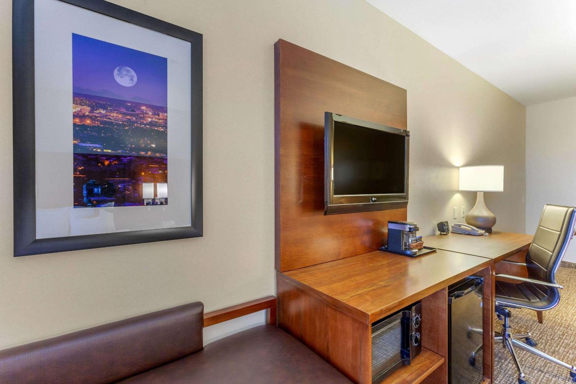 Comfort Suites Glendale - State Farm Stadium Area Экстерьер фото